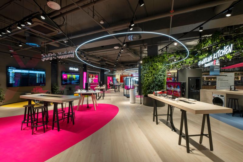 Systém byl testován, a stále se používá, v showroom prodejně